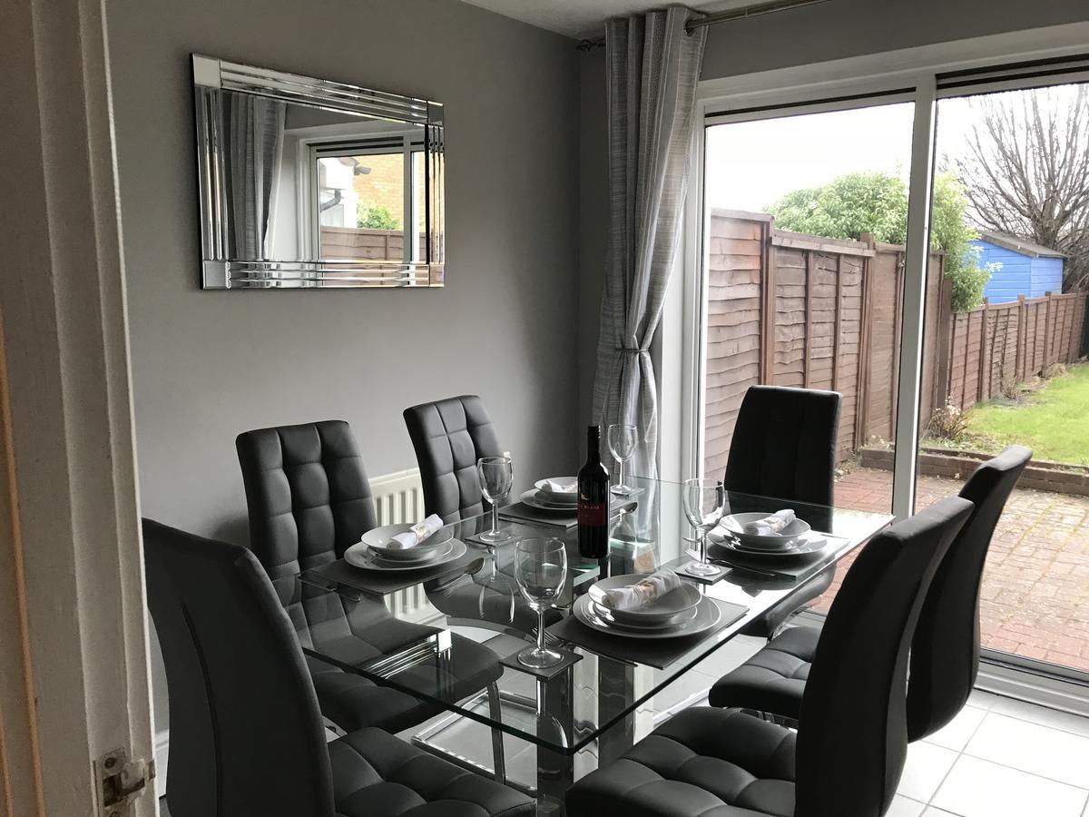 Delight Marvel - Orchard House Villa Swindon Buitenkant foto